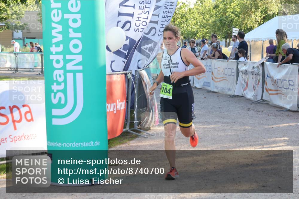 07.09.2025 - 19. Norderstedt Triathlon Luisa Fischer http://msf.ph/oto/8740700 07.09.2025 16:54:31 Ziel 1104 meine-sportfotos.de