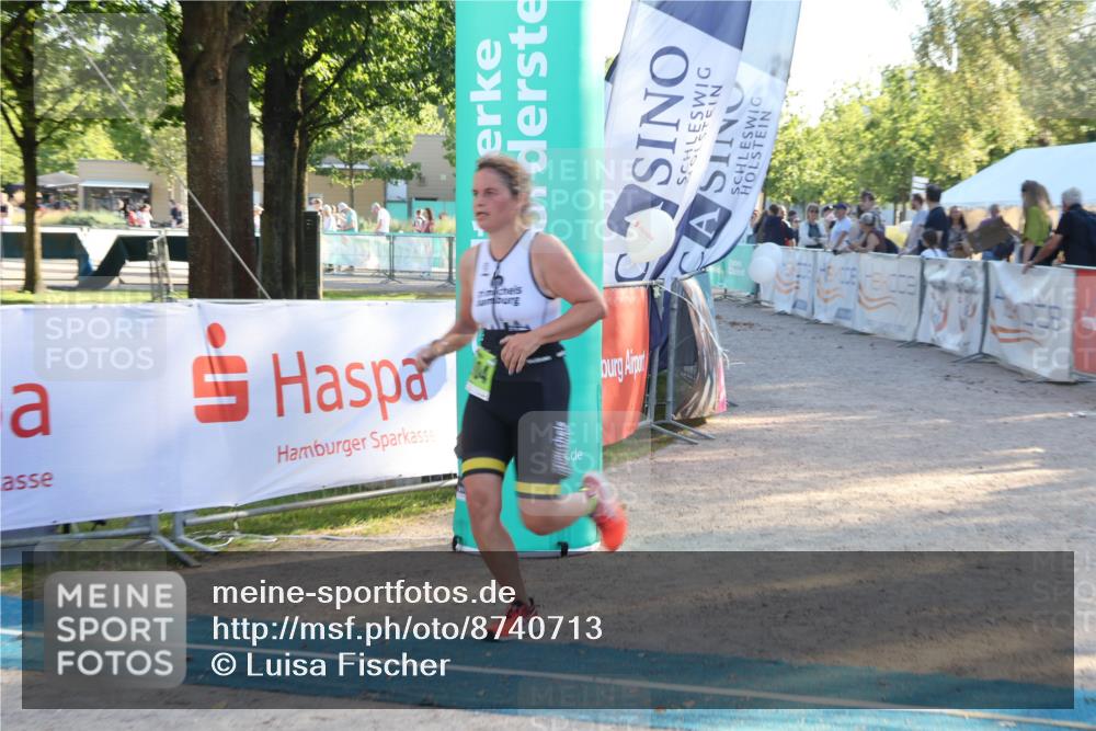 07.09.2025 - 19. Norderstedt Triathlon Luisa Fischer http://msf.ph/oto/8740713 07.09.2025 16:54:32 Ziel 1104 meine-sportfotos.de