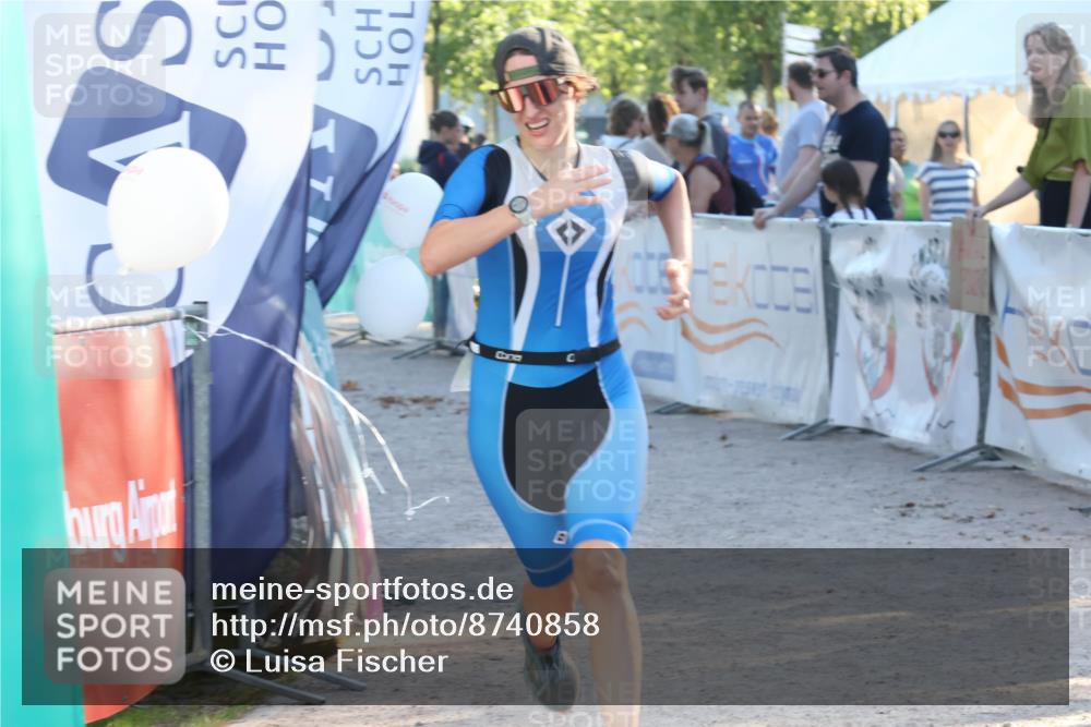07.09.2025 - 19. Norderstedt Triathlon Luisa Fischer http://msf.ph/oto/8740858 07.09.2025 16:55:31 Ziel 1057 meine-sportfotos.de