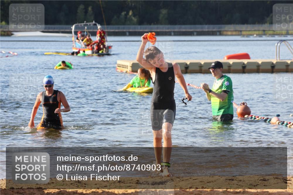 07.09.2025 - 19. Norderstedt Triathlon Luisa Fischer http://msf.ph/oto/8740903 07.09.2025 09:31:18 Schwimmen 555, 571, 608, 610 meine-sportfotos.de
