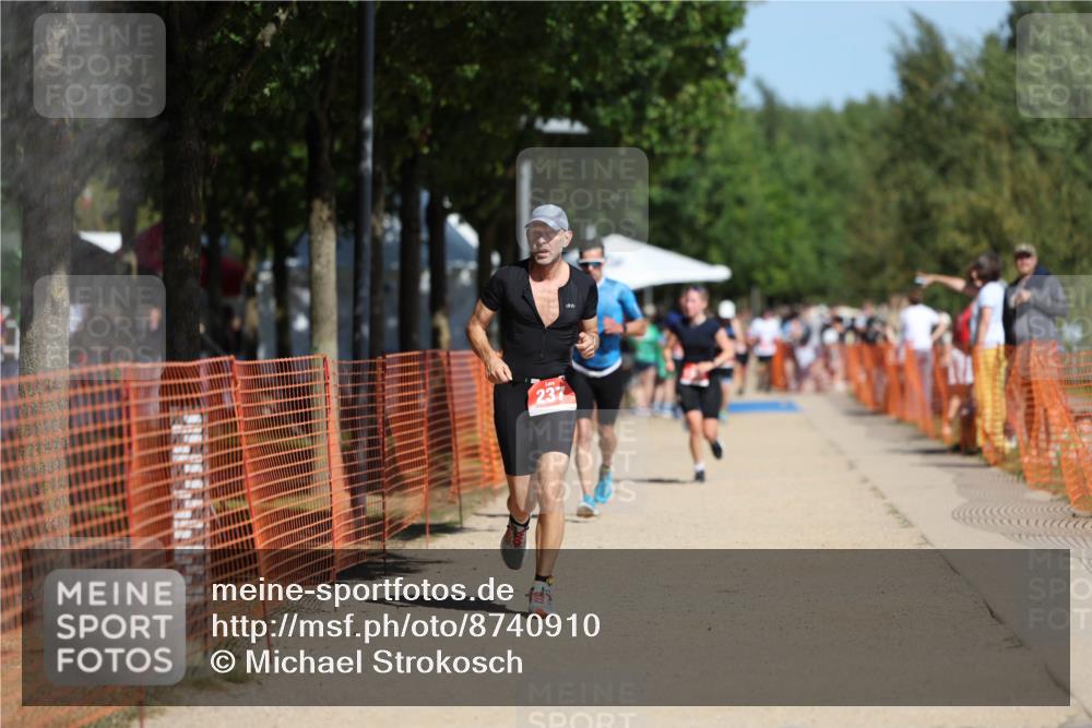 07.09.2025 - 19. Norderstedt Triathlon Michael Strokosch http://msf.ph/oto/8740910 07.09.2025 12:31:16 Laufen 215, 237 meine-sportfotos.de