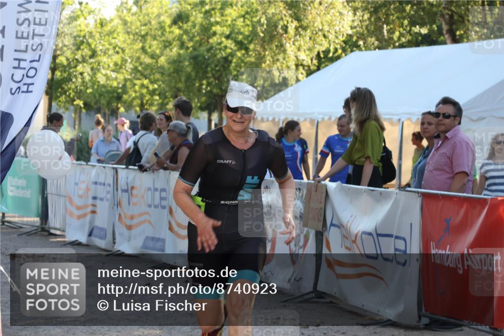 07.09.2025 - 19. Norderstedt Triathlon Luisa Fischer http://msf.ph/oto/8740923 07.09.2025 16:55:39 Ziel 1057, 1102 meine-sportfotos.de