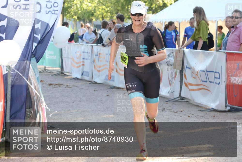07.09.2025 - 19. Norderstedt Triathlon Luisa Fischer http://msf.ph/oto/8740930 07.09.2025 16:55:39 Ziel 1057, 1102 meine-sportfotos.de