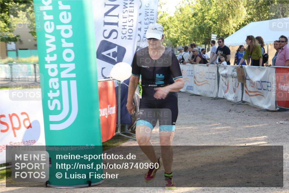 07.09.2025 - 19. Norderstedt Triathlon Luisa Fischer http://msf.ph/oto/8740960 07.09.2025 16:55:41 Ziel 1098, 1102 meine-sportfotos.de