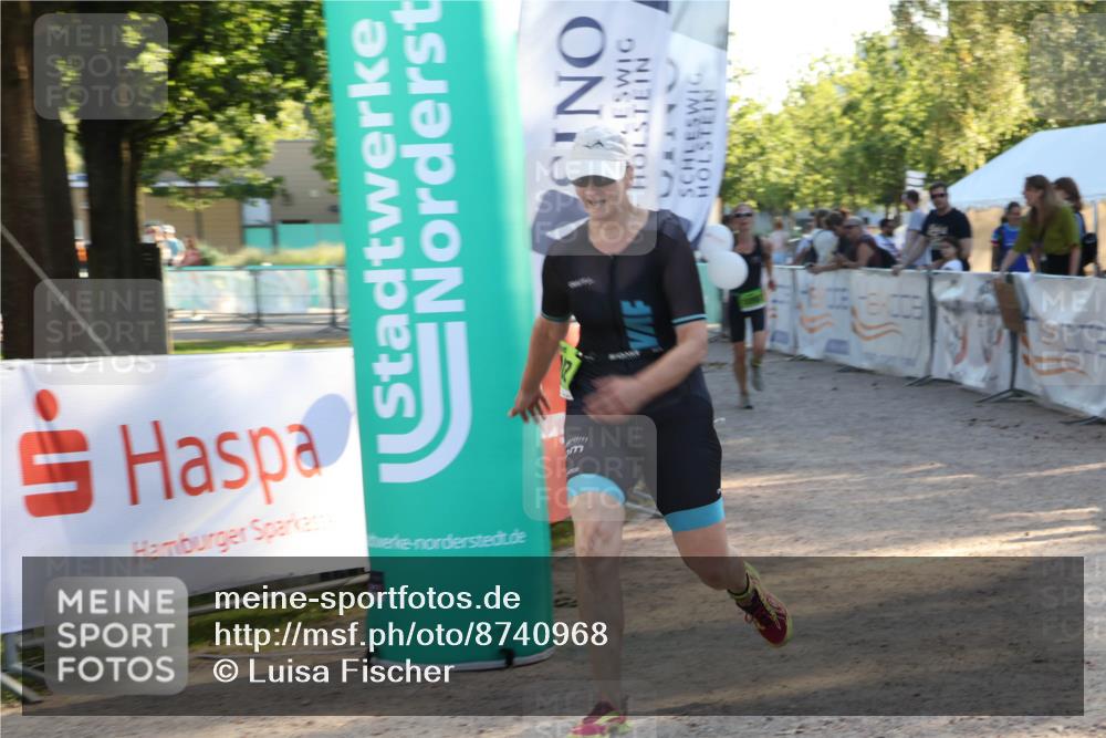 07.09.2025 - 19. Norderstedt Triathlon Luisa Fischer http://msf.ph/oto/8740968 07.09.2025 16:55:41 Ziel 1098, 1102 meine-sportfotos.de