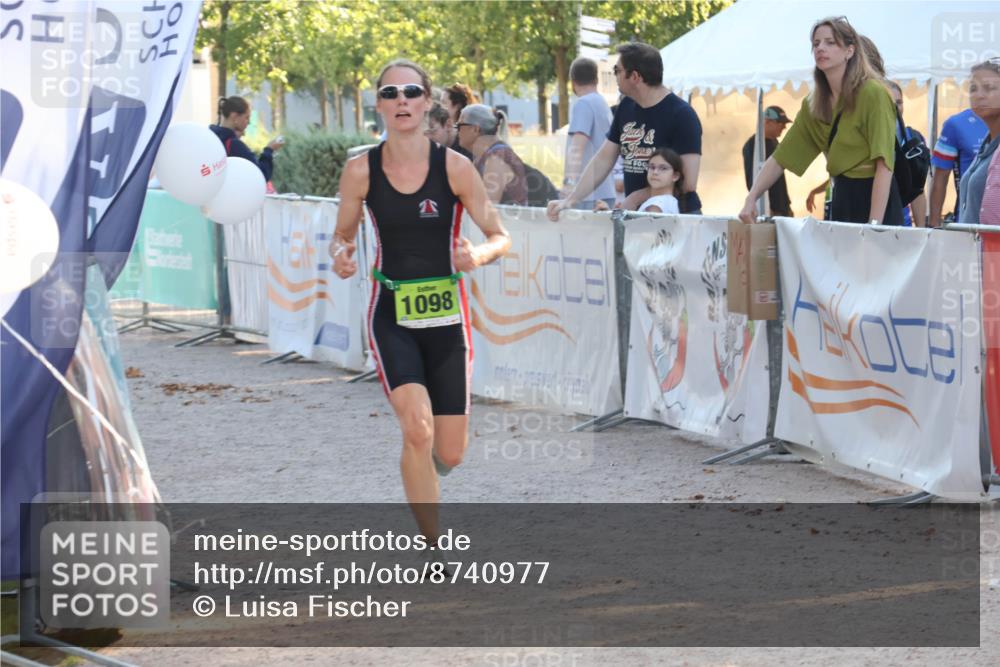 07.09.2025 - 19. Norderstedt Triathlon Luisa Fischer http://msf.ph/oto/8740977 07.09.2025 16:55:42 Ziel 1098, 1102 meine-sportfotos.de