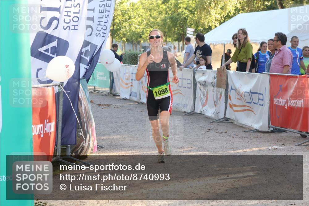 07.09.2025 - 19. Norderstedt Triathlon Luisa Fischer http://msf.ph/oto/8740993 07.09.2025 16:55:43 Ziel 1098, 1102 meine-sportfotos.de