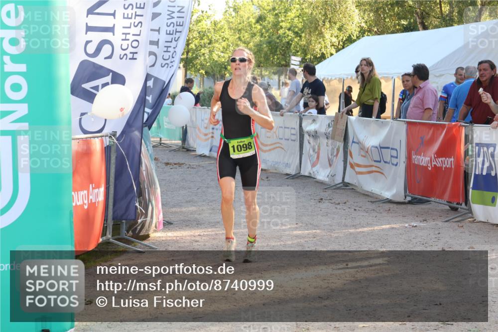 07.09.2025 - 19. Norderstedt Triathlon Luisa Fischer http://msf.ph/oto/8740999 07.09.2025 16:55:44 Ziel 1098, 1102 meine-sportfotos.de