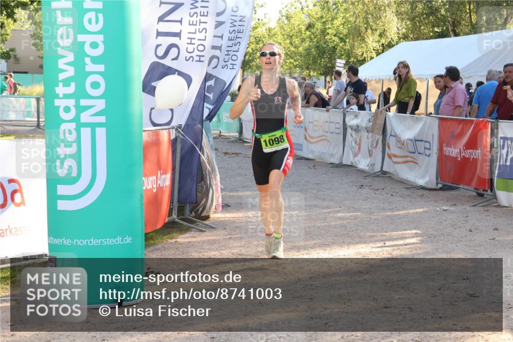 07.09.2025 - 19. Norderstedt Triathlon Luisa Fischer http://msf.ph/oto/8741003 07.09.2025 16:55:44 Ziel 1098, 1102 meine-sportfotos.de