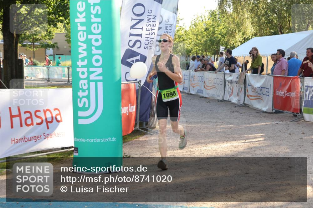 07.09.2025 - 19. Norderstedt Triathlon Luisa Fischer http://msf.ph/oto/8741020 07.09.2025 16:55:45 Ziel 1098, 1102 meine-sportfotos.de