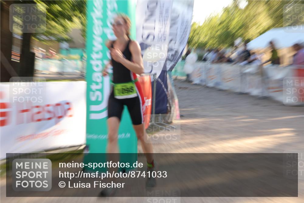 07.09.2025 - 19. Norderstedt Triathlon Luisa Fischer http://msf.ph/oto/8741033 07.09.2025 16:55:45 Ziel 1098, 1102 meine-sportfotos.de