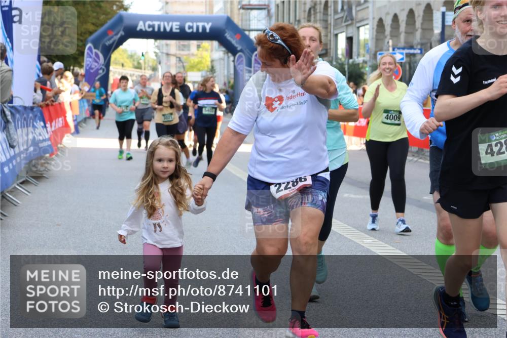 07.09.2025 - BARMER Alsterlauf Strokosch-Dieckow http://msf.ph/oto/8741101 07.09.2025 10:18:26 Ziel 2063, 2099, 2267, 2554, 2625, 3084, 3092, 3143, 3499, 4071, 4477, 4780, 4869, 8063 meine-sportfotos.de