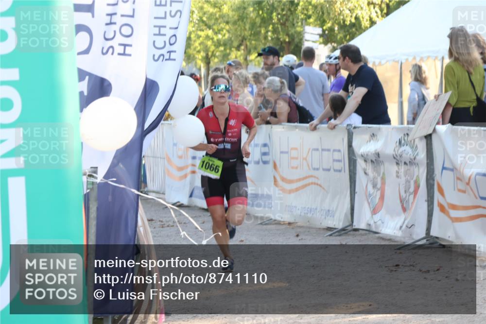 07.09.2025 - 19. Norderstedt Triathlon Luisa Fischer http://msf.ph/oto/8741110 07.09.2025 16:56:36 Ziel 1066 meine-sportfotos.de