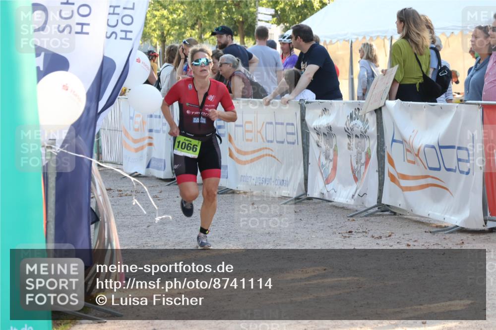 07.09.2025 - 19. Norderstedt Triathlon Luisa Fischer http://msf.ph/oto/8741114 07.09.2025 16:56:36 Ziel 1066 meine-sportfotos.de