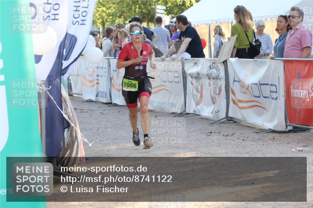 07.09.2025 - 19. Norderstedt Triathlon Luisa Fischer http://msf.ph/oto/8741122 07.09.2025 16:56:37 Ziel 1066 meine-sportfotos.de