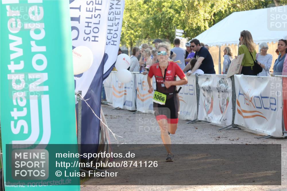 07.09.2025 - 19. Norderstedt Triathlon Luisa Fischer http://msf.ph/oto/8741126 07.09.2025 16:56:37 Ziel 1066 meine-sportfotos.de