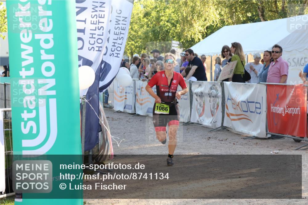 07.09.2025 - 19. Norderstedt Triathlon Luisa Fischer http://msf.ph/oto/8741134 07.09.2025 16:56:38 Ziel 1066 meine-sportfotos.de