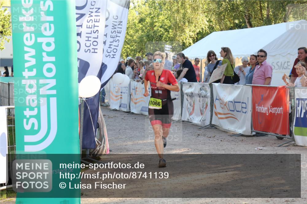 07.09.2025 - 19. Norderstedt Triathlon Luisa Fischer http://msf.ph/oto/8741139 07.09.2025 16:56:38 Ziel 1066 meine-sportfotos.de