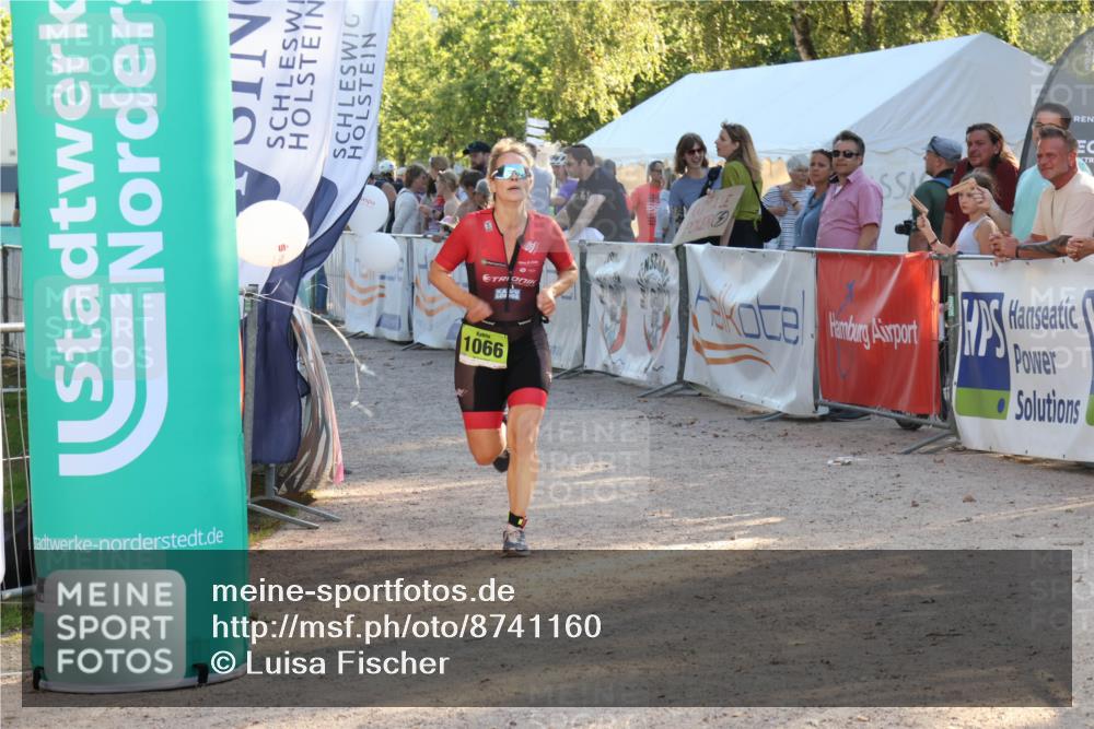 07.09.2025 - 19. Norderstedt Triathlon Luisa Fischer http://msf.ph/oto/8741160 07.09.2025 16:56:38 Ziel 1066 meine-sportfotos.de