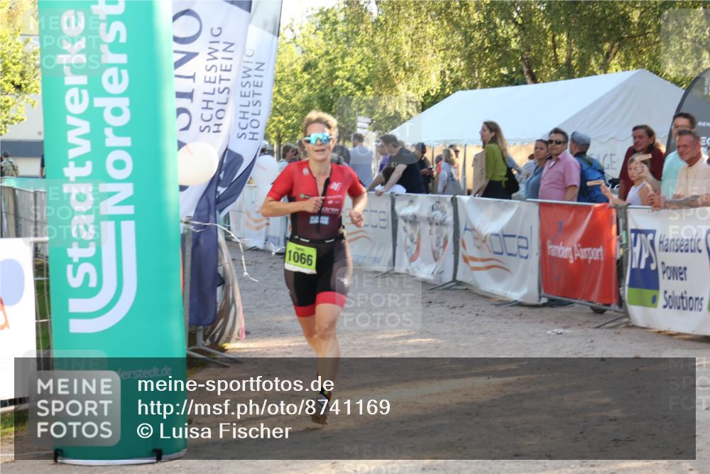 07.09.2025 - 19. Norderstedt Triathlon Luisa Fischer http://msf.ph/oto/8741169 07.09.2025 16:56:39 Ziel 1066 meine-sportfotos.de