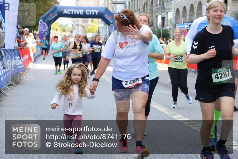 07.09.2025 - BARMER Alsterlauf Strokosch-Dieckow http://msf.ph/oto/8741176 07.09.2025 10:18:26 Ziel 2063, 2099, 2267, 2554, 2625, 3084, 3092, 3143, 3499, 4071, 4477, 4780, 4869, 8063 meine-sportfotos.de