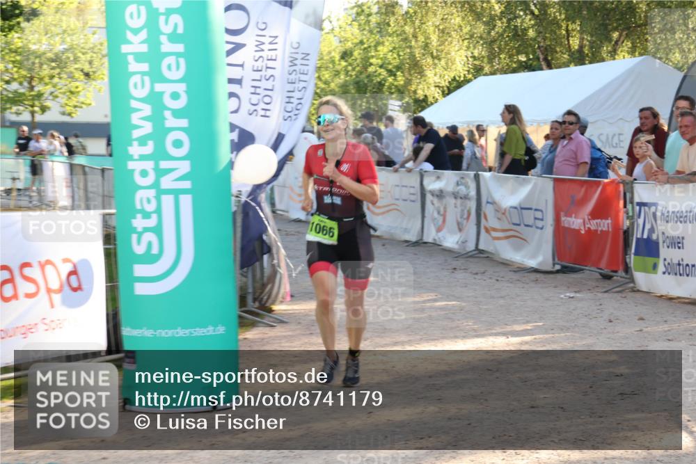 07.09.2025 - 19. Norderstedt Triathlon Luisa Fischer http://msf.ph/oto/8741179 07.09.2025 16:56:39 Ziel 1066 meine-sportfotos.de