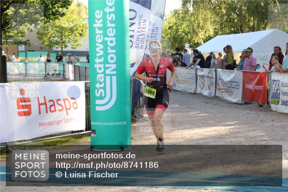 07.09.2025 - 19. Norderstedt Triathlon Luisa Fischer http://msf.ph/oto/8741186 07.09.2025 16:56:40 Ziel 1066 meine-sportfotos.de