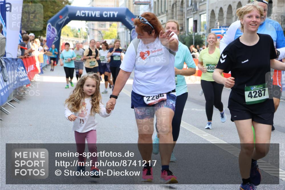 07.09.2025 - BARMER Alsterlauf Strokosch-Dieckow http://msf.ph/oto/8741217 07.09.2025 10:18:26 Ziel 2063, 2099, 2267, 2554, 2625, 3084, 3092, 3143, 3499, 4071, 4477, 4780, 4869, 8063 meine-sportfotos.de