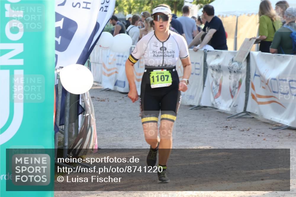 07.09.2025 - 19. Norderstedt Triathlon Luisa Fischer http://msf.ph/oto/8741220 07.09.2025 16:56:50 Ziel 1107 meine-sportfotos.de