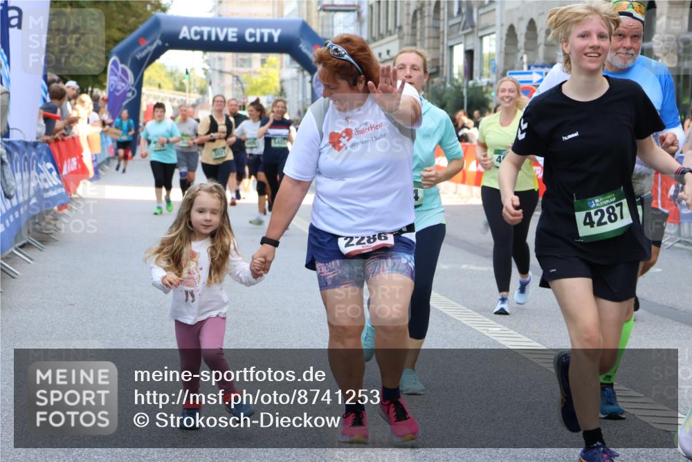 07.09.2025 - BARMER Alsterlauf Strokosch-Dieckow http://msf.ph/oto/8741253 07.09.2025 10:18:26 Ziel 2063, 2099, 2267, 2554, 2625, 3084, 3092, 3143, 3499, 4071, 4477, 4780, 4869, 8063 meine-sportfotos.de