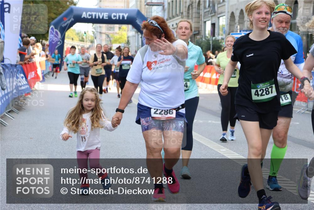 07.09.2025 - BARMER Alsterlauf Strokosch-Dieckow http://msf.ph/oto/8741288 07.09.2025 10:18:26 Ziel 2063, 2099, 2267, 2554, 2625, 3084, 3092, 3143, 3499, 4071, 4477, 4780, 4869, 8063 meine-sportfotos.de