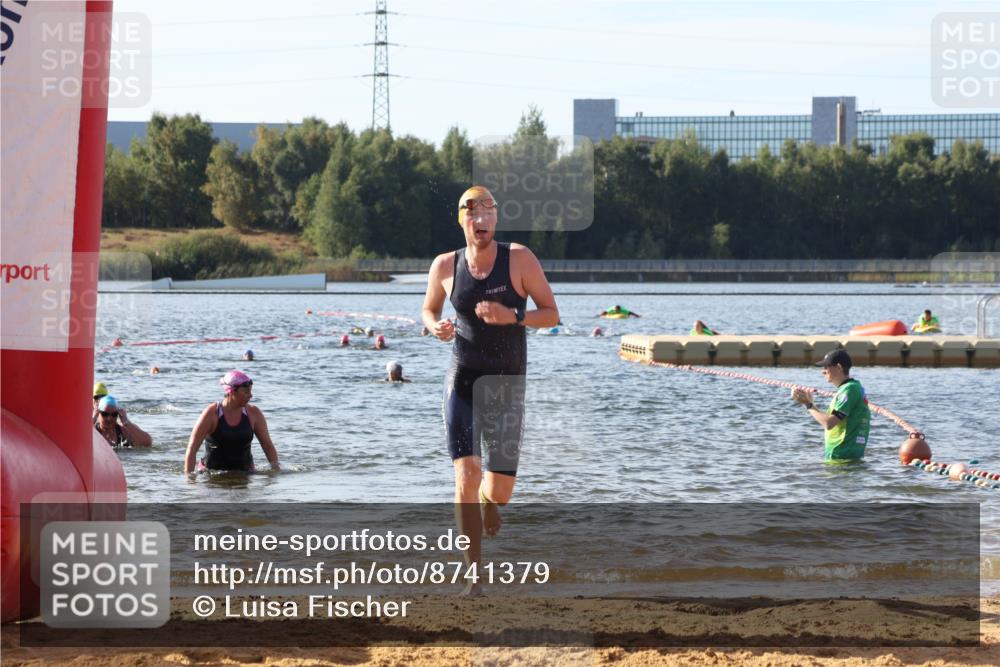 07.09.2025 - 19. Norderstedt Triathlon Luisa Fischer http://msf.ph/oto/8741379 07.09.2025 10:03:58 Schwimmen 1147, 1149 meine-sportfotos.de