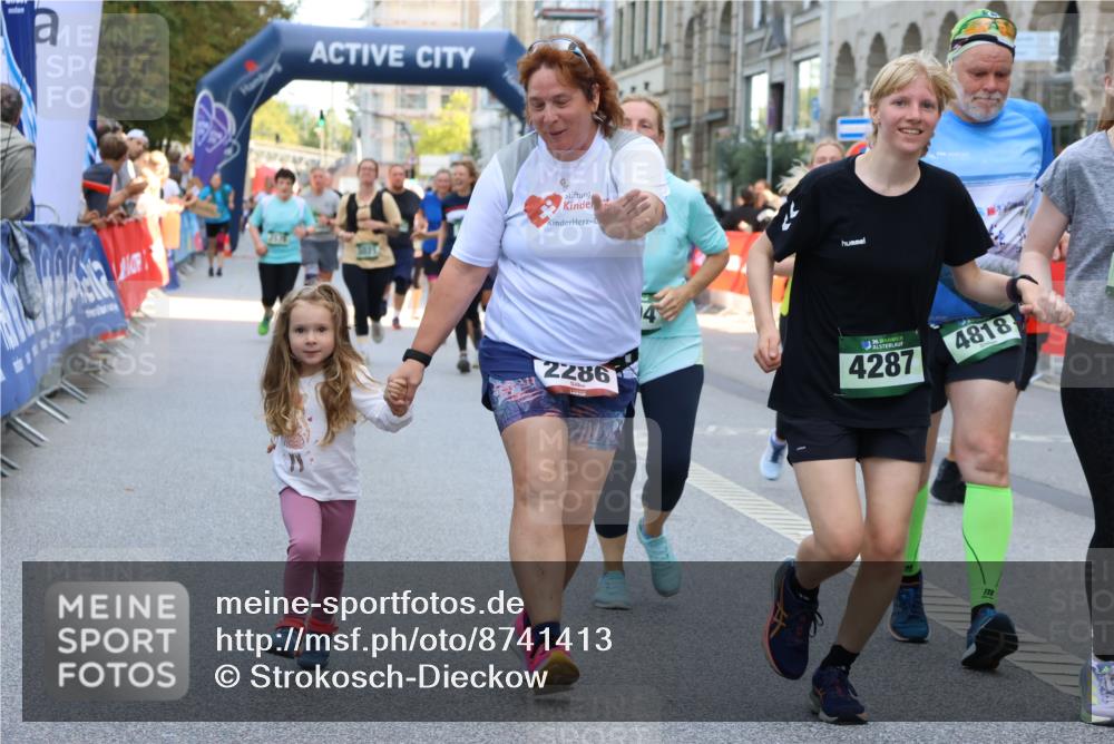 07.09.2025 - BARMER Alsterlauf Strokosch-Dieckow http://msf.ph/oto/8741413 07.09.2025 10:18:25 Ziel 2063, 2099, 2267, 2554, 2625, 3084, 3092, 3143, 3499, 4023, 4071, 4477, 4780, 4869, 8063 meine-sportfotos.de
