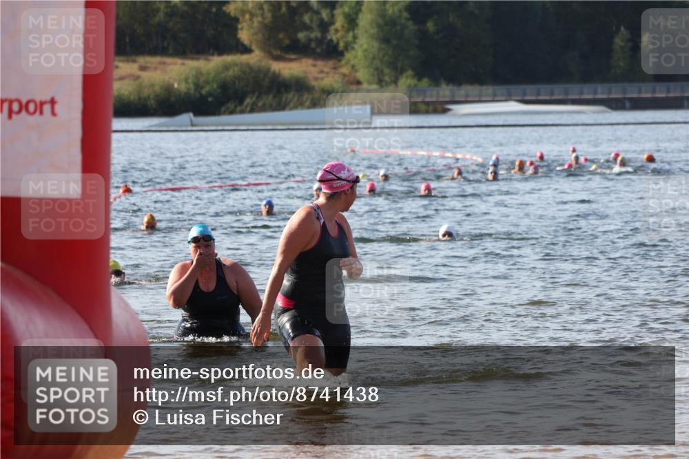 07.09.2025 - 19. Norderstedt Triathlon Luisa Fischer http://msf.ph/oto/8741438 07.09.2025 10:04:03 Schwimmen 1147, 1149 meine-sportfotos.de