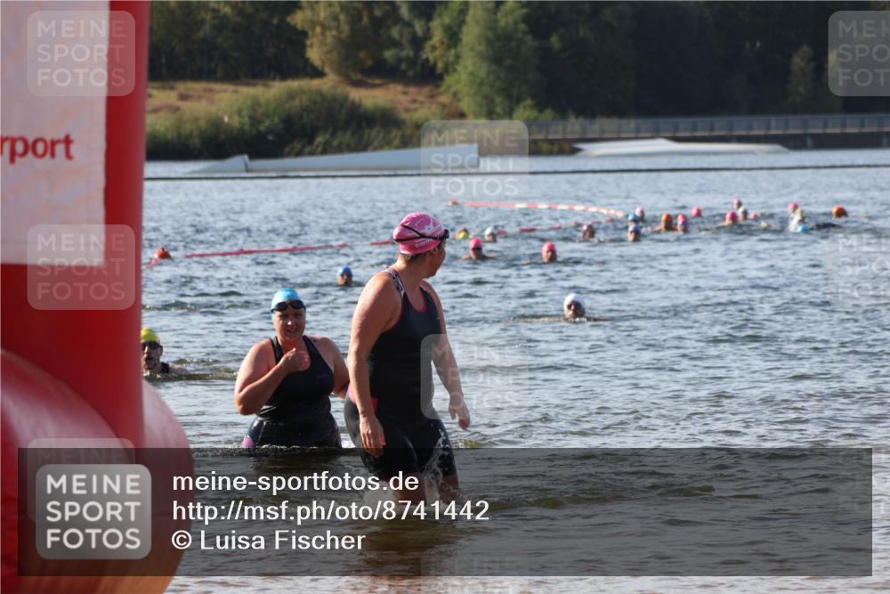 07.09.2025 - 19. Norderstedt Triathlon Luisa Fischer http://msf.ph/oto/8741442 07.09.2025 10:04:04 Schwimmen 1147, 1149 meine-sportfotos.de