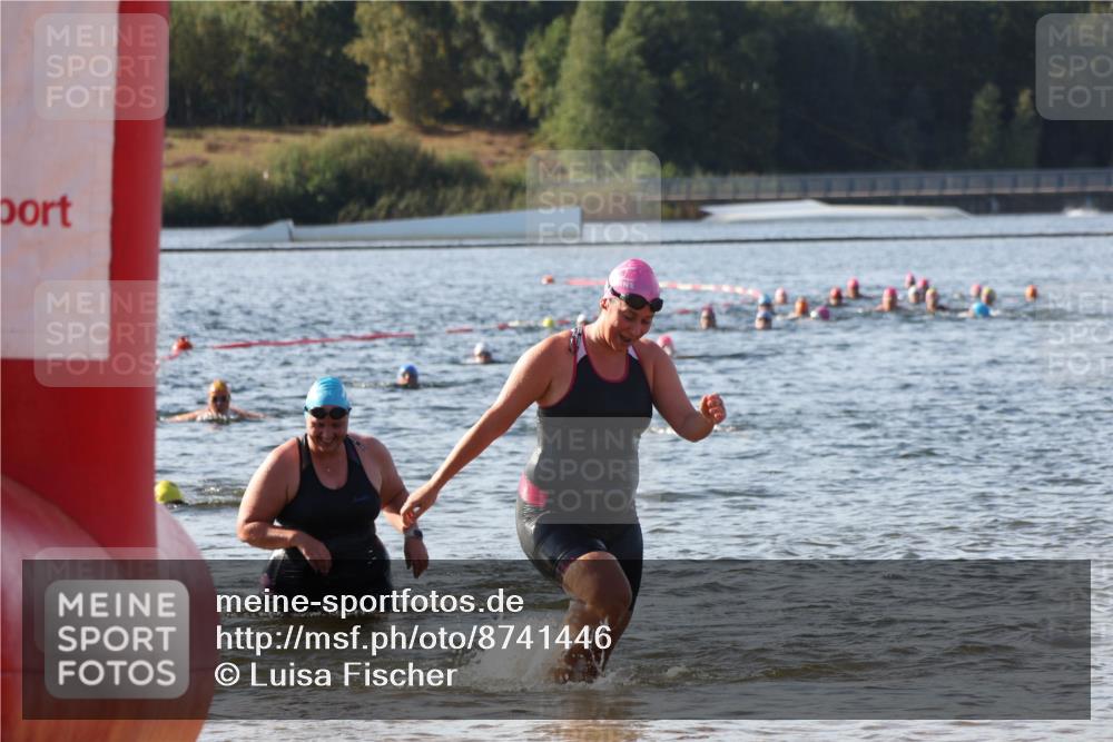07.09.2025 - 19. Norderstedt Triathlon Luisa Fischer http://msf.ph/oto/8741446 07.09.2025 10:04:05 Schwimmen 1147, 1149 meine-sportfotos.de