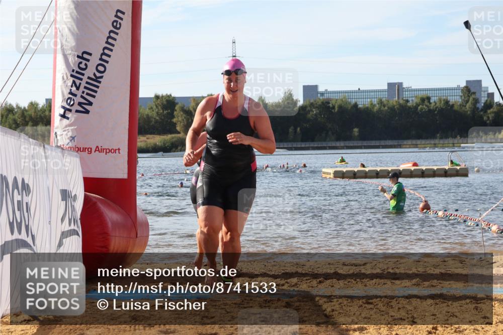 07.09.2025 - 19. Norderstedt Triathlon Luisa Fischer http://msf.ph/oto/8741533 07.09.2025 10:04:13 Schwimmen 1113, 1118 meine-sportfotos.de
