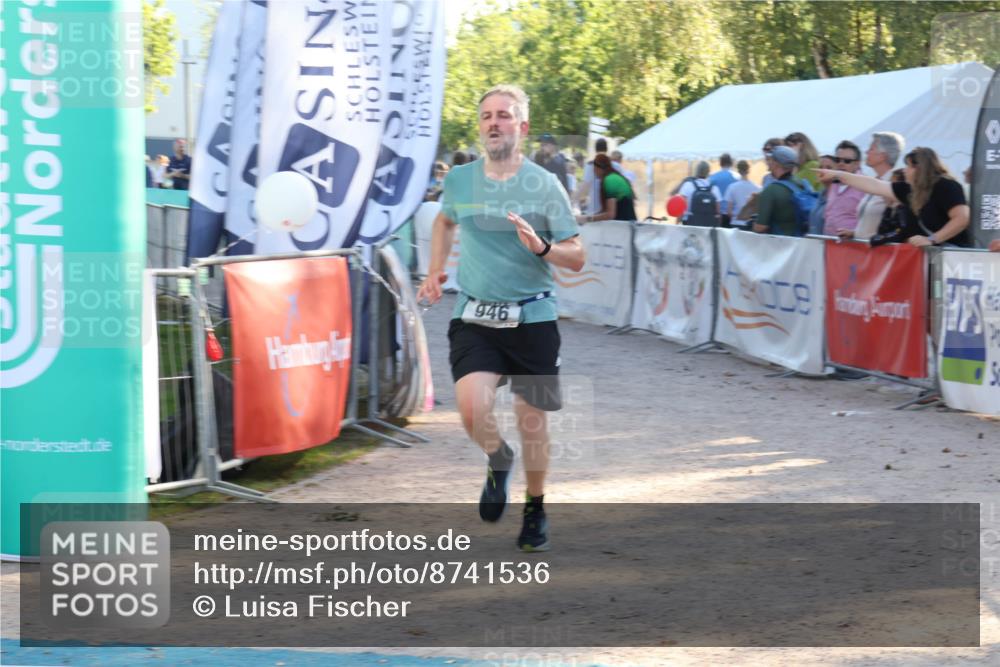 07.09.2025 - 19. Norderstedt Triathlon Luisa Fischer http://msf.ph/oto/8741536 07.09.2025 16:58:06 Ziel 946 meine-sportfotos.de