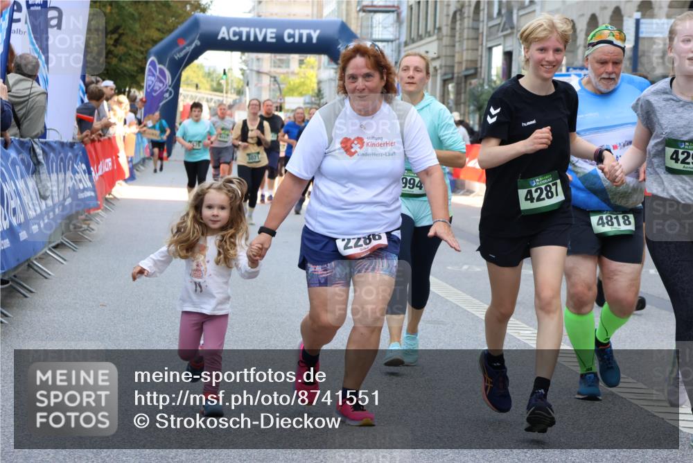 07.09.2025 - BARMER Alsterlauf Strokosch-Dieckow http://msf.ph/oto/8741551 07.09.2025 10:18:25 Ziel 2063, 2099, 2267, 2554, 2625, 3084, 3092, 3143, 3499, 4023, 4071, 4477, 4780, 4869, 8063 meine-sportfotos.de