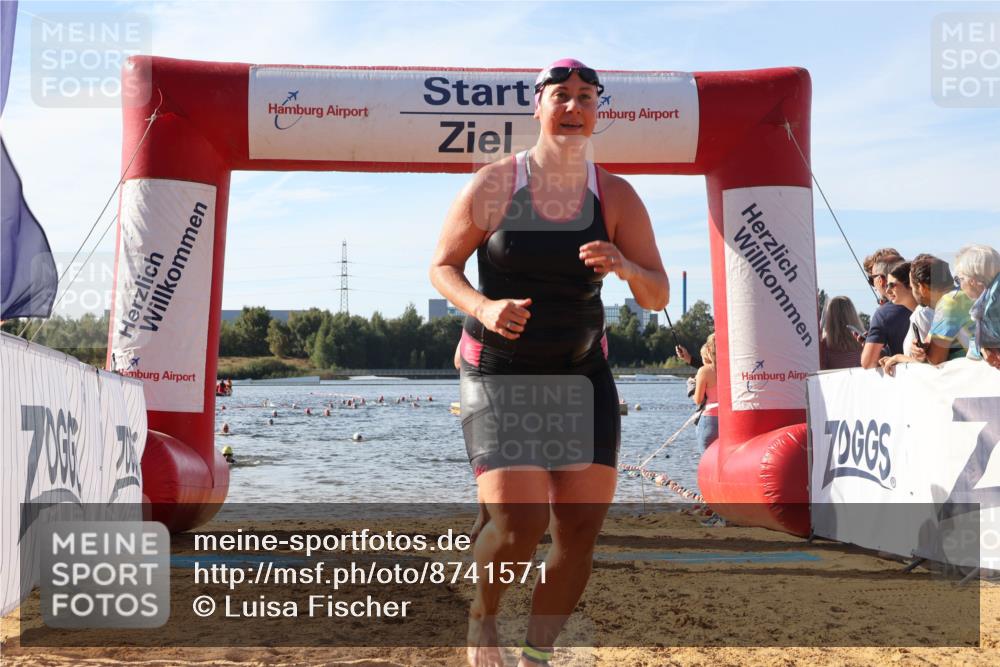 07.09.2025 - 19. Norderstedt Triathlon Luisa Fischer http://msf.ph/oto/8741571 07.09.2025 10:04:16 Schwimmen 1113, 1118 meine-sportfotos.de