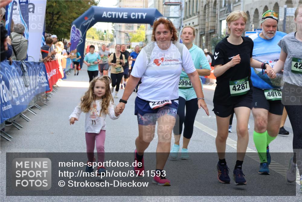 07.09.2025 - BARMER Alsterlauf Strokosch-Dieckow http://msf.ph/oto/8741593 07.09.2025 10:18:25 Ziel 2063, 2099, 2267, 2554, 2625, 3084, 3092, 3143, 3499, 4023, 4071, 4477, 4780, 4869, 8063 meine-sportfotos.de
