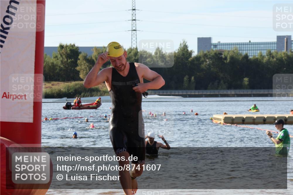 07.09.2025 - 19. Norderstedt Triathlon Luisa Fischer http://msf.ph/oto/8741607 07.09.2025 10:04:27 Schwimmen 1113, 1138 meine-sportfotos.de