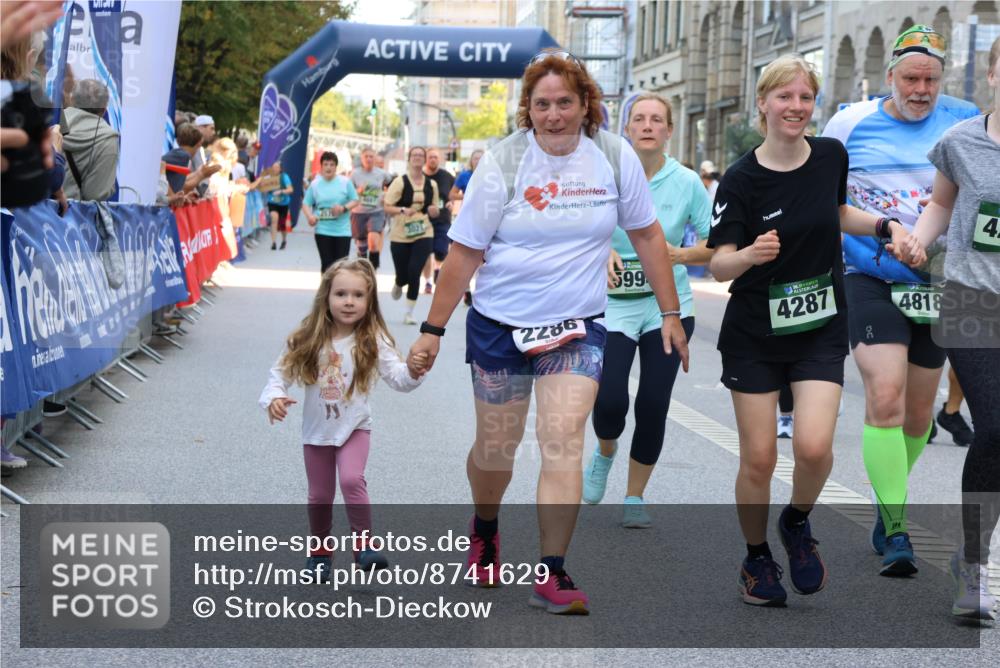 07.09.2025 - BARMER Alsterlauf Strokosch-Dieckow http://msf.ph/oto/8741629 07.09.2025 10:18:25 Ziel 2063, 2099, 2267, 2554, 2625, 3084, 3092, 3143, 3499, 4023, 4071, 4477, 4780, 4869, 8063 meine-sportfotos.de