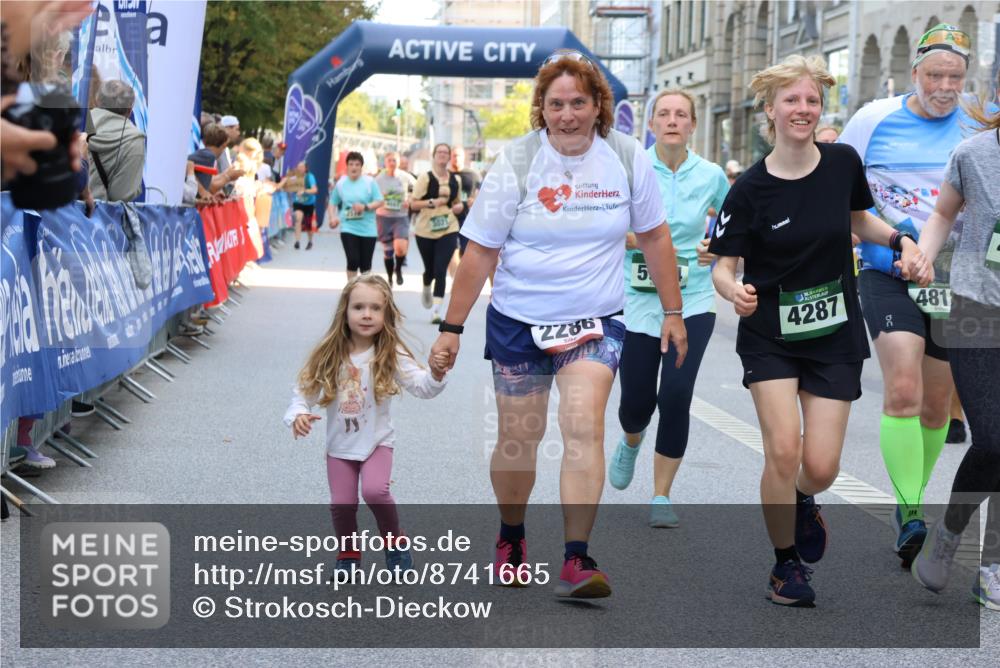 07.09.2025 - BARMER Alsterlauf Strokosch-Dieckow http://msf.ph/oto/8741665 07.09.2025 10:18:25 Ziel 2063, 2099, 2267, 2554, 2625, 3084, 3092, 3143, 3499, 4023, 4071, 4477, 4780, 4869, 8063 meine-sportfotos.de