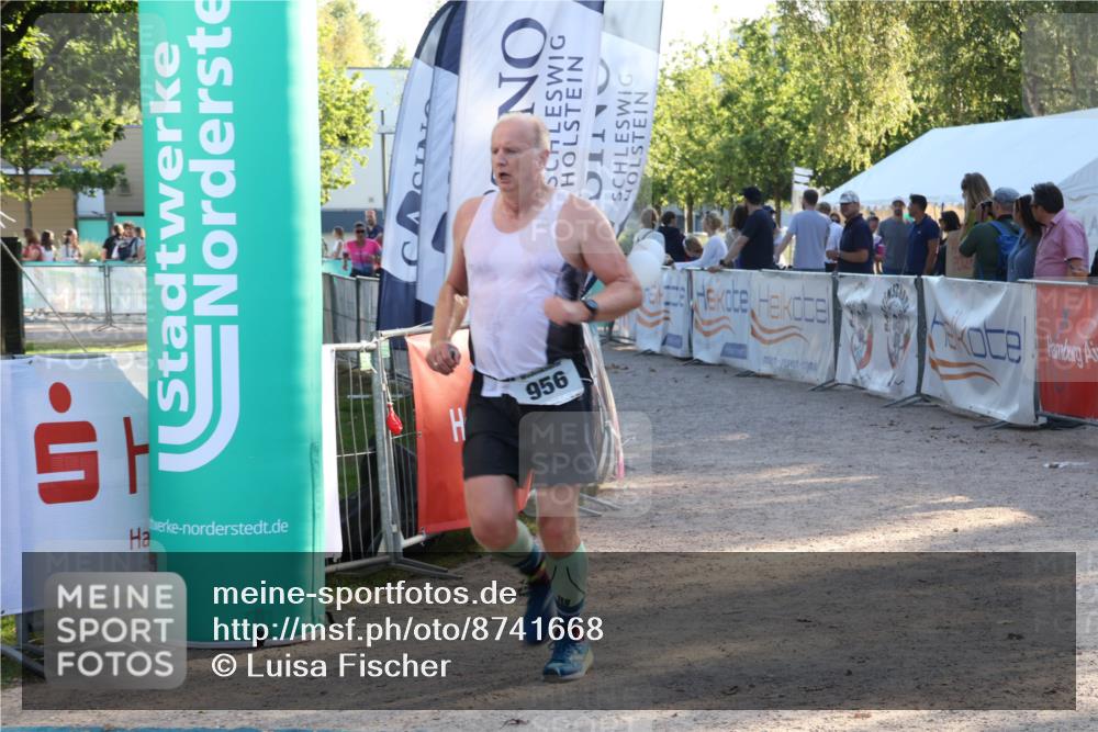 07.09.2025 - 19. Norderstedt Triathlon Luisa Fischer http://msf.ph/oto/8741668 07.09.2025 16:58:34 Ziel 956 meine-sportfotos.de