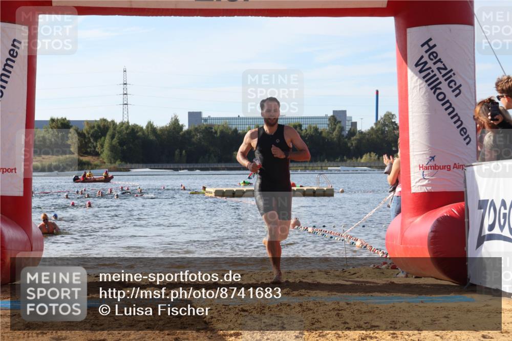 07.09.2025 - 19. Norderstedt Triathlon Luisa Fischer http://msf.ph/oto/8741683 07.09.2025 10:04:37 Schwimmen 1138, 1139 meine-sportfotos.de
