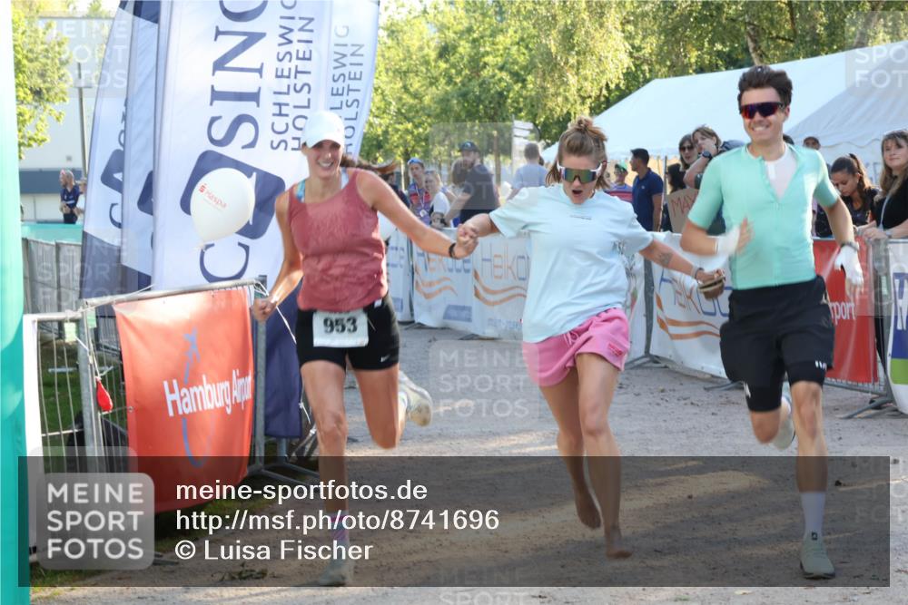 07.09.2025 - 19. Norderstedt Triathlon Luisa Fischer http://msf.ph/oto/8741696 07.09.2025 16:58:40 Ziel 953, 956 meine-sportfotos.de