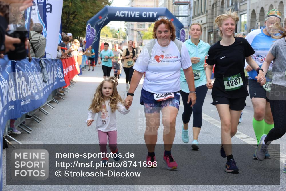 07.09.2025 - BARMER Alsterlauf Strokosch-Dieckow http://msf.ph/oto/8741698 07.09.2025 10:18:25 Ziel 2063, 2099, 2267, 2554, 2625, 3084, 3092, 3143, 3499, 4023, 4071, 4477, 4780, 4869, 8063 meine-sportfotos.de