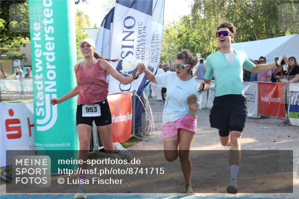 07.09.2025 - 19. Norderstedt Triathlon Luisa Fischer http://msf.ph/oto/8741715 07.09.2025 16:58:41 Ziel 953, 956, 1091 meine-sportfotos.de
