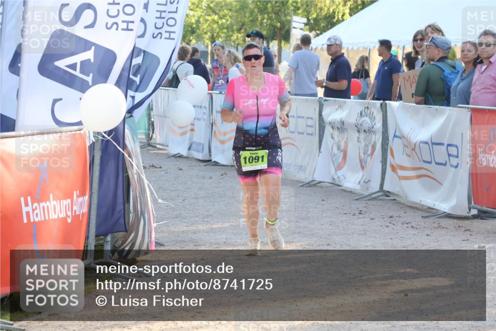 07.09.2025 - 19. Norderstedt Triathlon Luisa Fischer http://msf.ph/oto/8741725 07.09.2025 16:58:42 Ziel 953, 956, 1091 meine-sportfotos.de